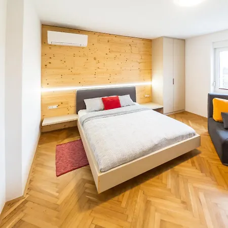 Kamr'ca * Ljubljana